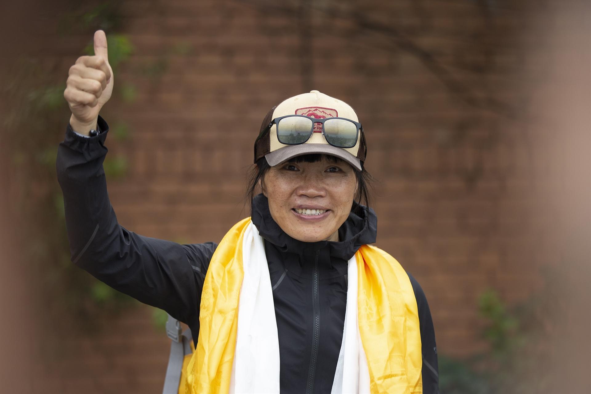 Oldest American, fastest woman on Everest return safely