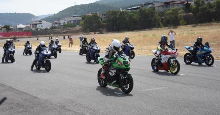 20 competed in Turkey’s first women motor speedway championship