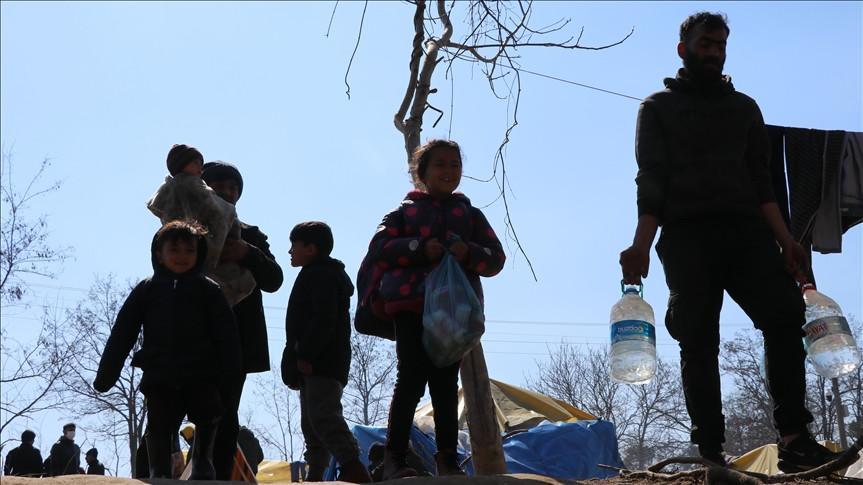 Greece says migrants in Turkey could seek asylum there