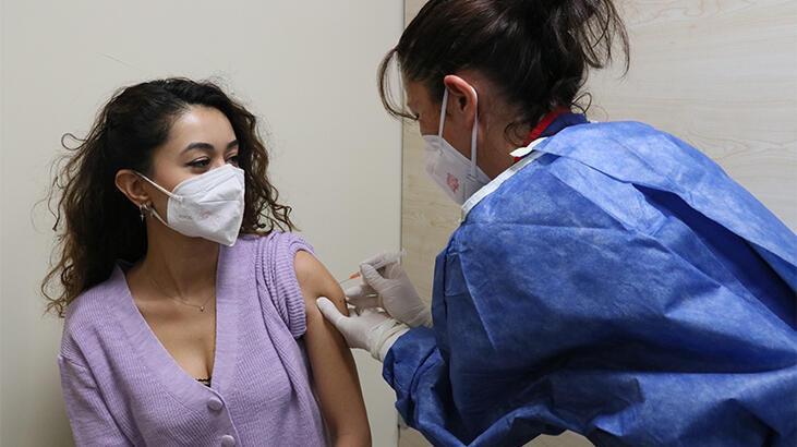 Waitresses, lawyers, drivers added to Turkey’s vaccination program