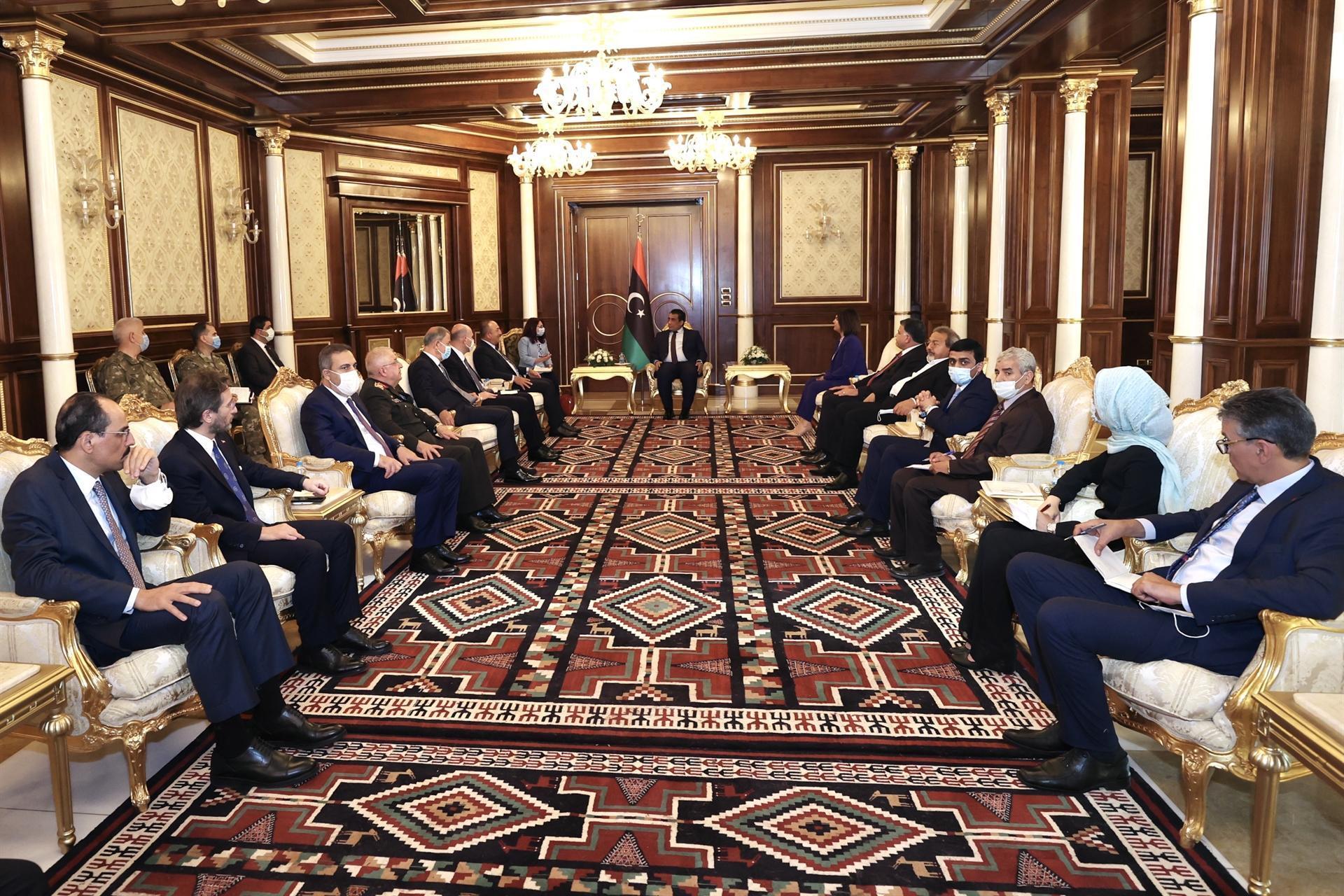 Haftar still posing threat to Libya: Turkish defense chief