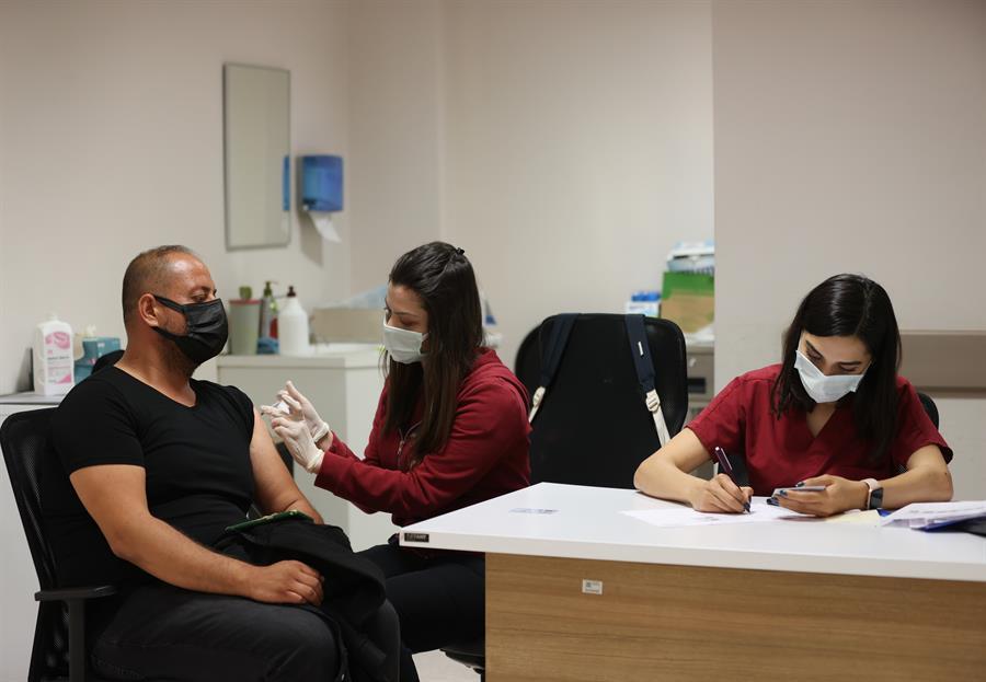 Vaccine eligibility age further lowered in Turkey