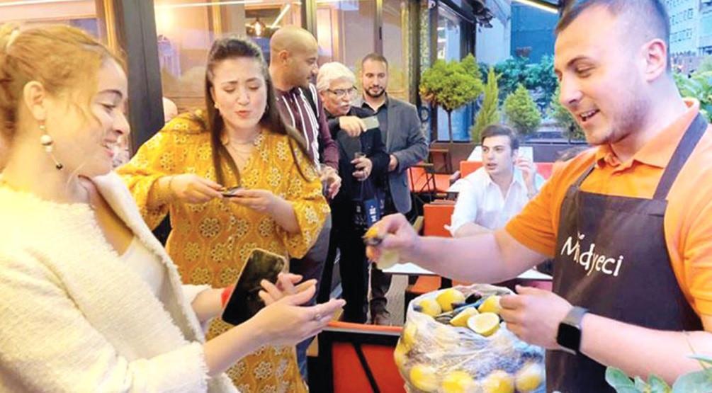 Turks in London organize ‘meyhane’ nights as part of Nevizade UK