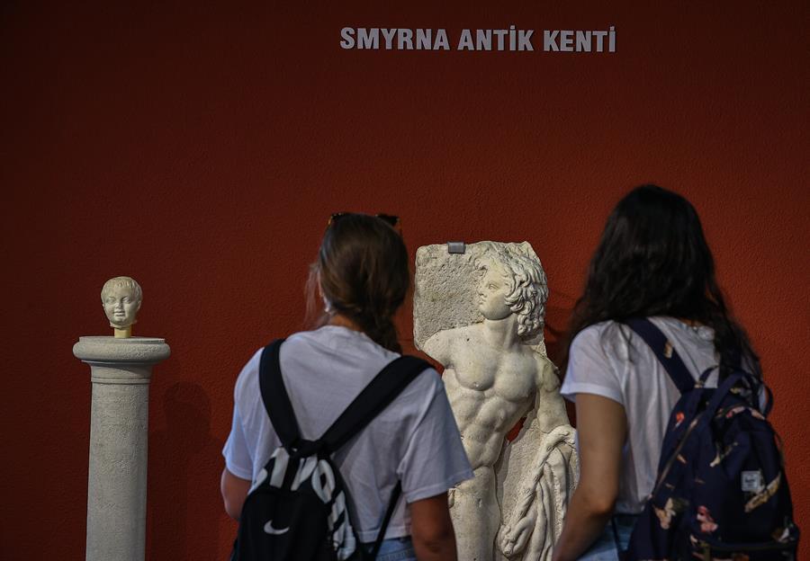 Artifacts found in ancient city of Smyrna on display in İzmir