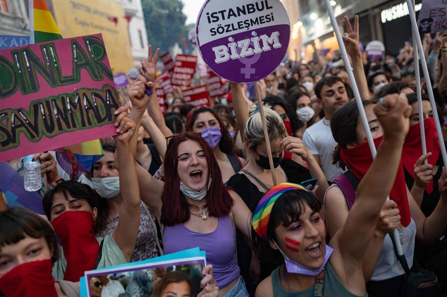 Women protest withdrawal from Istanbul Convention