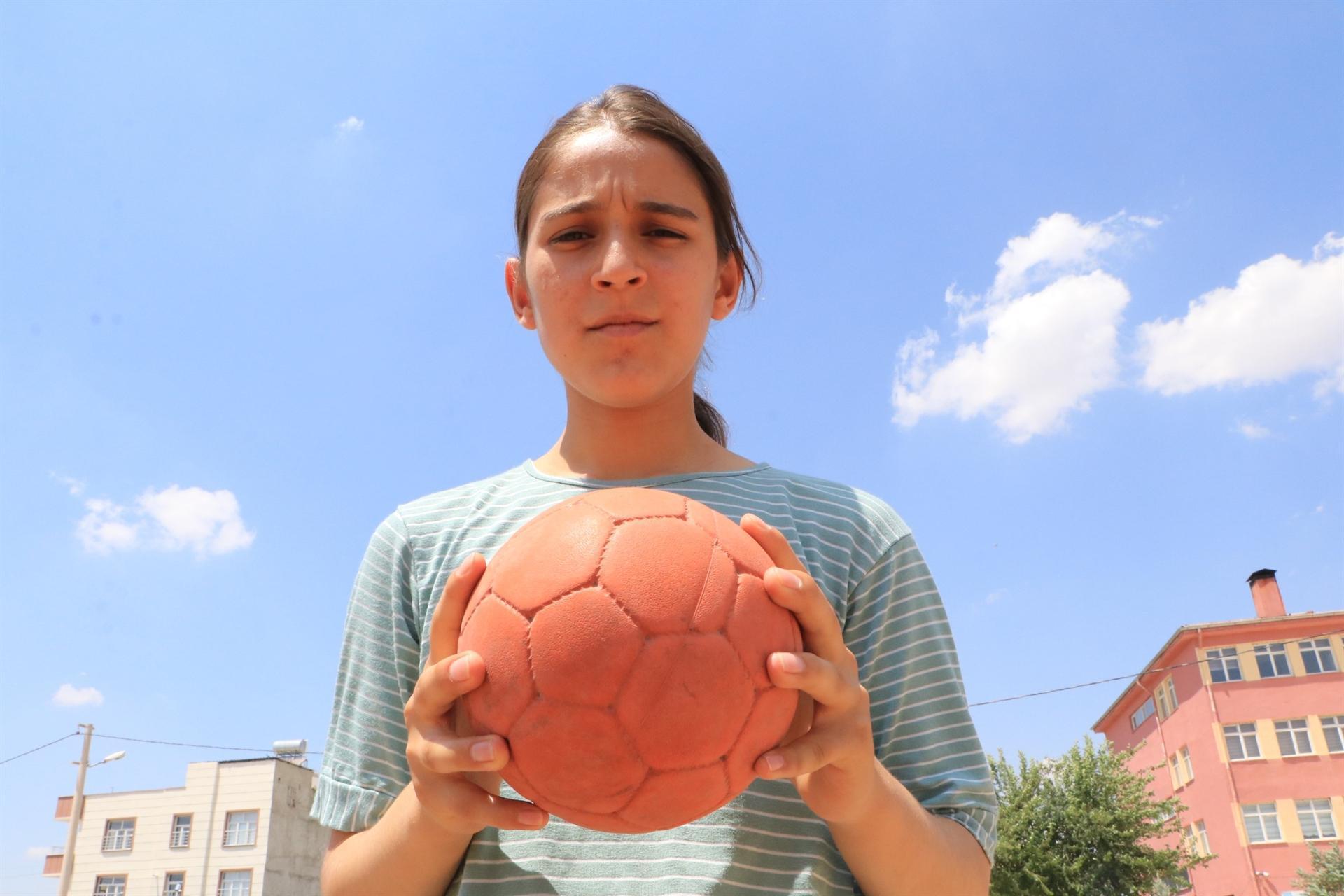 Turkey embraces young handball player told she can’t play with boys, wear shorts