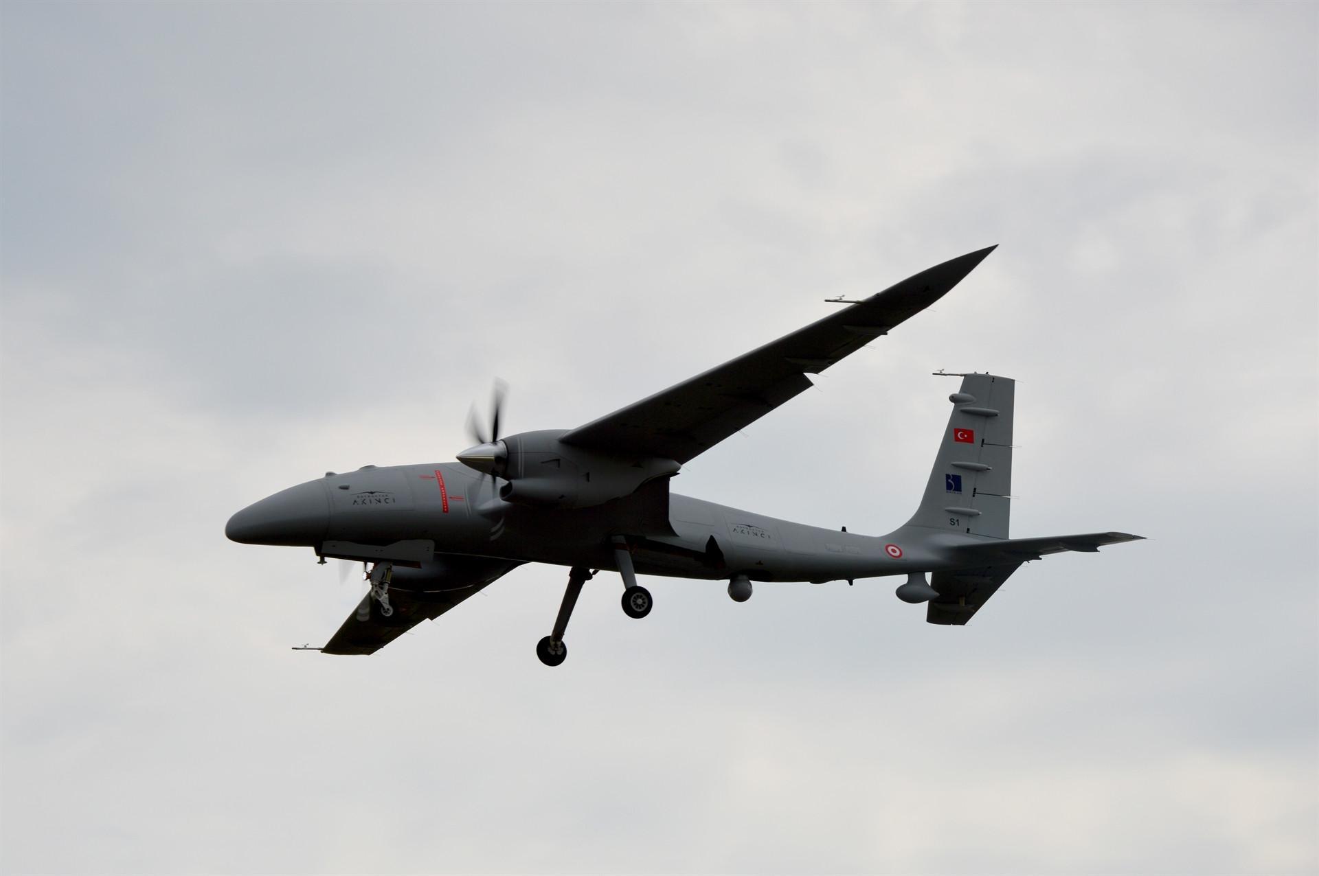 Akıncı combat drone sets new national aviation record