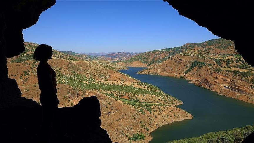 Visitors captivated by multiple floors, rooms in Turkey’s ancient Zag Caves