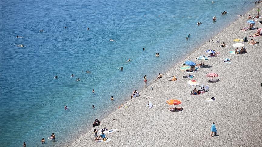Some 307,000 Russian tourists flock to Antalya in 2 weeks