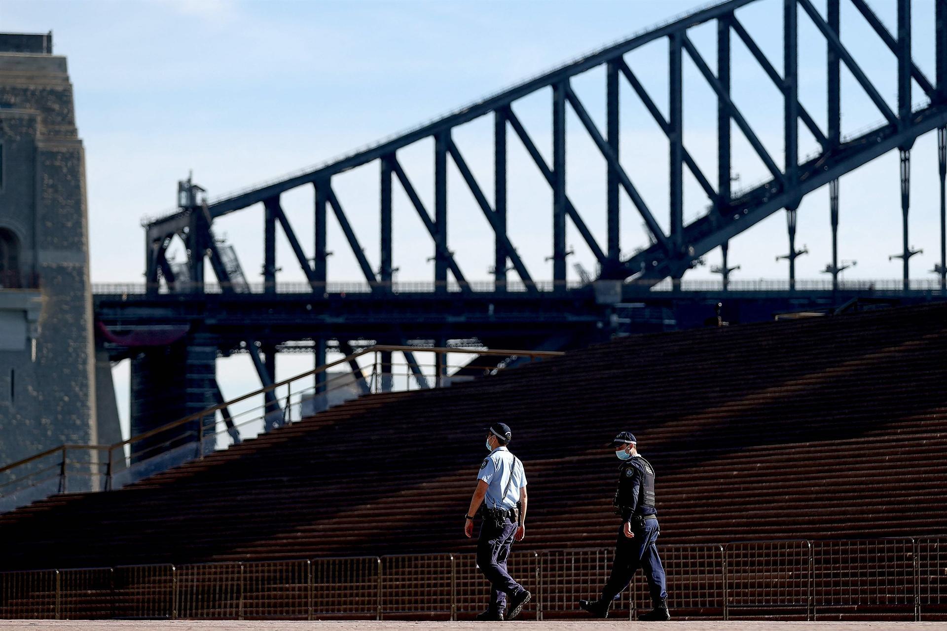 Sydney virus lockdown extended by at least two weeks