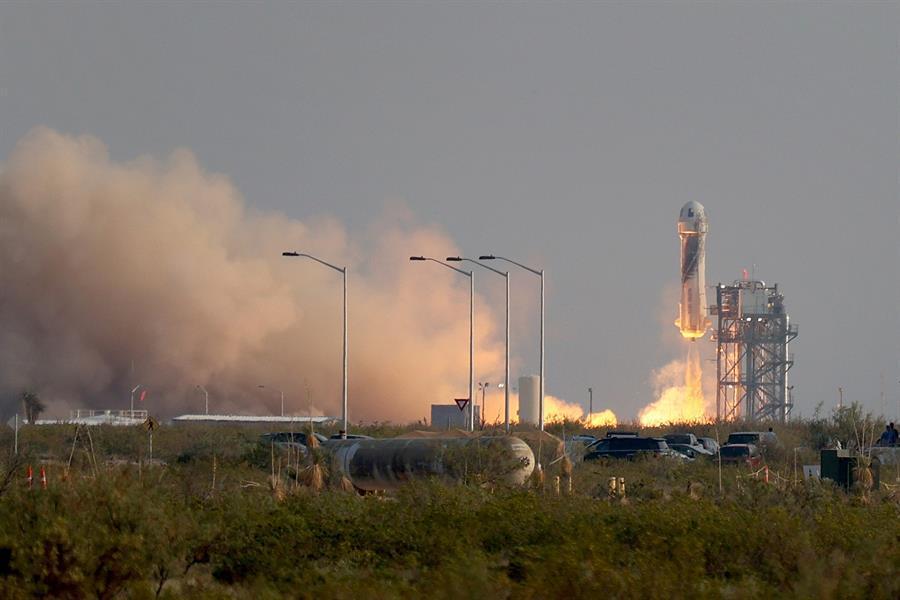 Blue Origin’s Bezos reaches space on 1st passenger flight