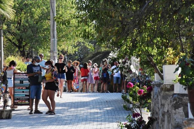 Eid holiday gives boost to domestic tourism