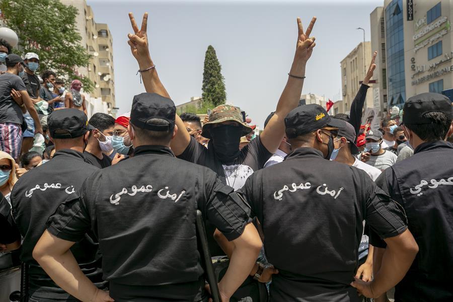 Tunisian democracy in crisis after president ousts government