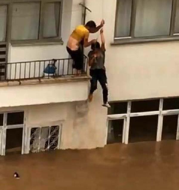 Couple saved by hanging rope amid flood in Black Sea region