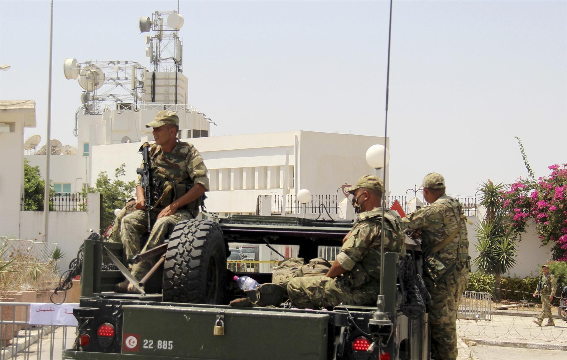 Tunisia president sacks defense minister amid political turmoil