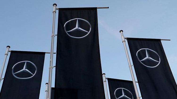Mercedes recalls one million older cars