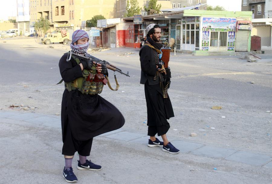 Britain tells nationals to leave Afghanistan immediately