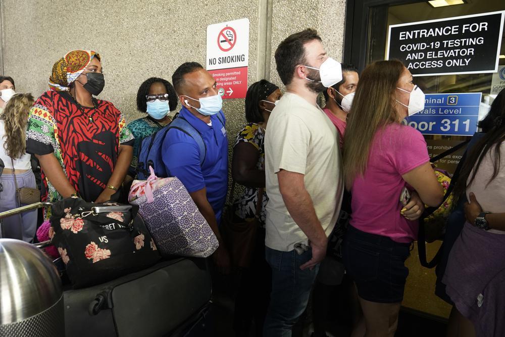 US failing on COVID: Top health official