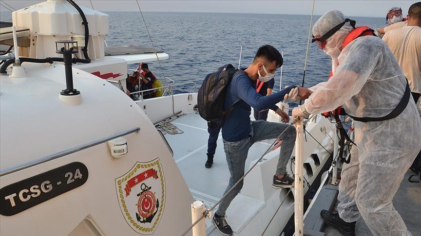 Over 100 asylum seekers held on Turkeys Aegean coast