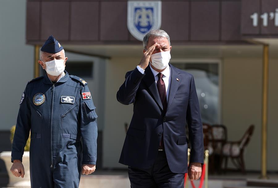 Turkish defense minister visits Pakistan