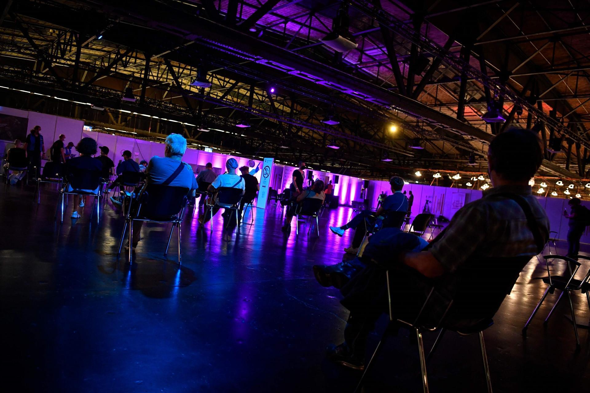 Berlin throws party to drum up vaccine tempo