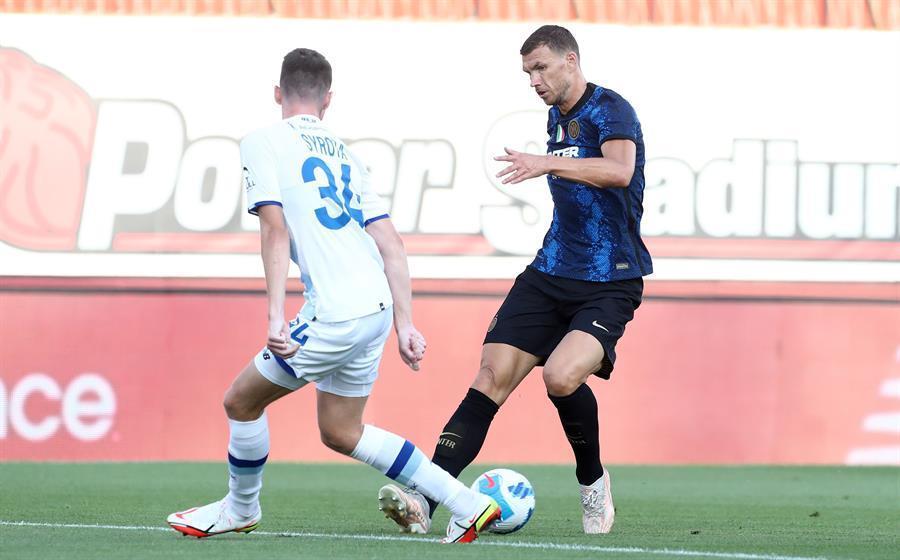 Inter Milan sign Dzeko, Dumfries