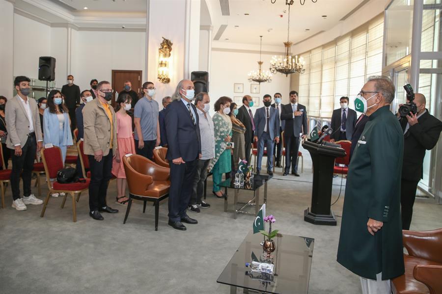 Pakistan honors 2 Turkish citizens with top civilian awards