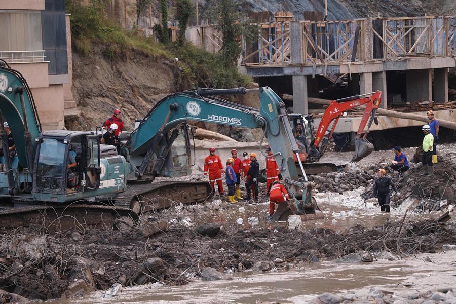 Families hold on to hope as death toll climbs in Black Sea region