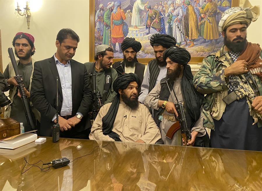 Kabul planes mobbed as Afghans make a desperate dash to exit