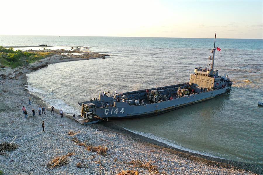 Aid sent to disaster-hit area by landing ships