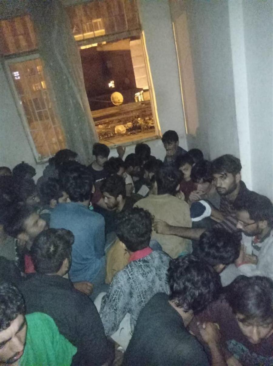 Some 120 irregular migrants found cramped in apartment