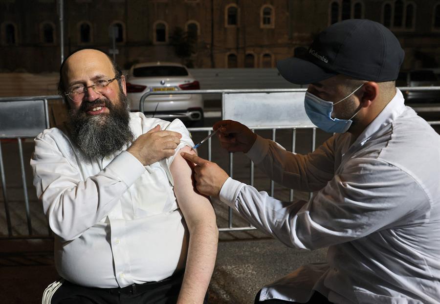 Israel to begin Covid booster shots for over 40s
