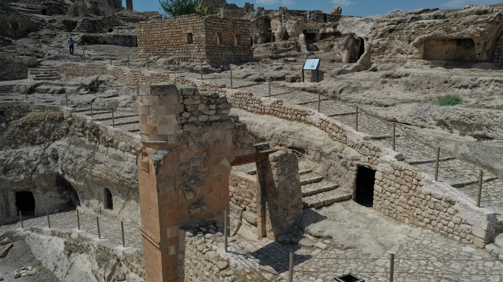 Hasankeyf Castle undergoing excavations