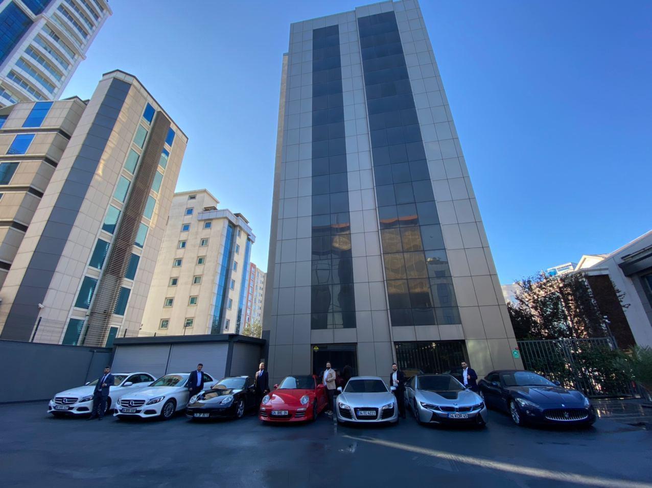 Ponzi scheme smuggles $7 mln in cash in 17 parcels