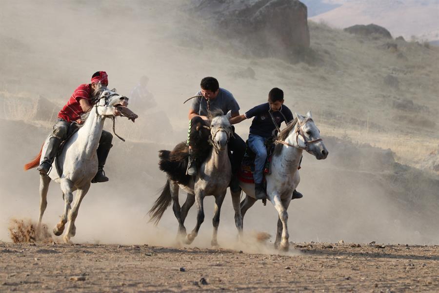 Traditional Kyrgyz game continues to be played in Turkey’s east