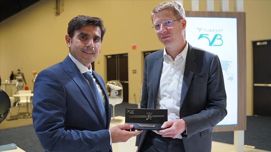 TurkSat, UKs Inmarsat sign partnership deal on communications satellite