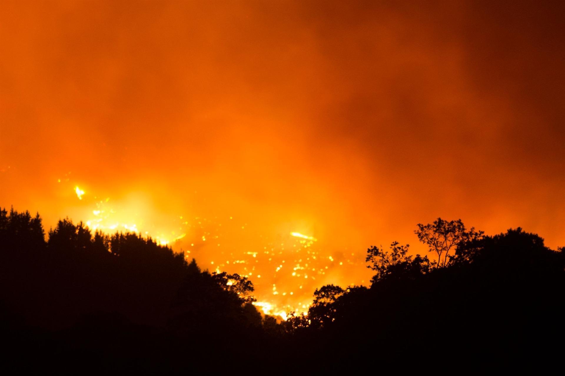 Spain deploys military against wildfire, evacuates 2,500