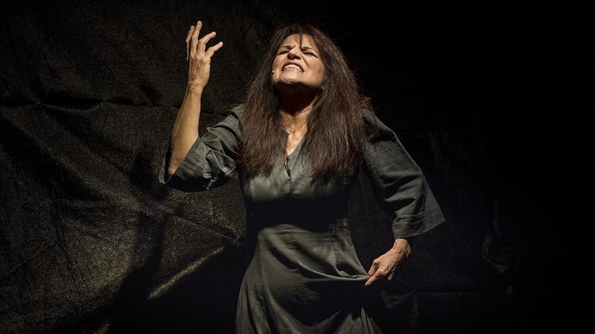 Istanbul theater festival lifts curtains on stage, online