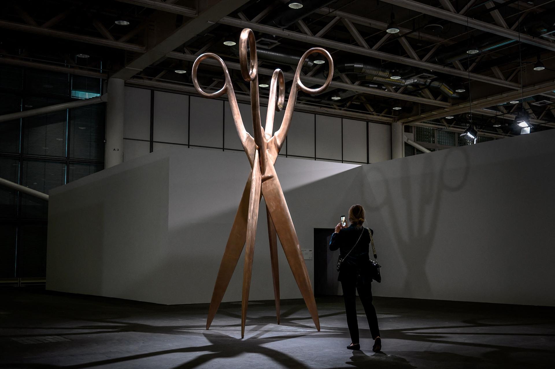 Art Basel fair breathes life back into moribund market
