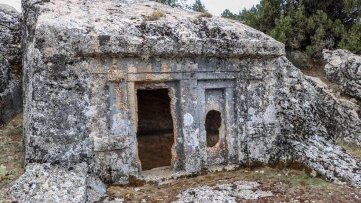 Treasure hunters explode ancient rock tomb