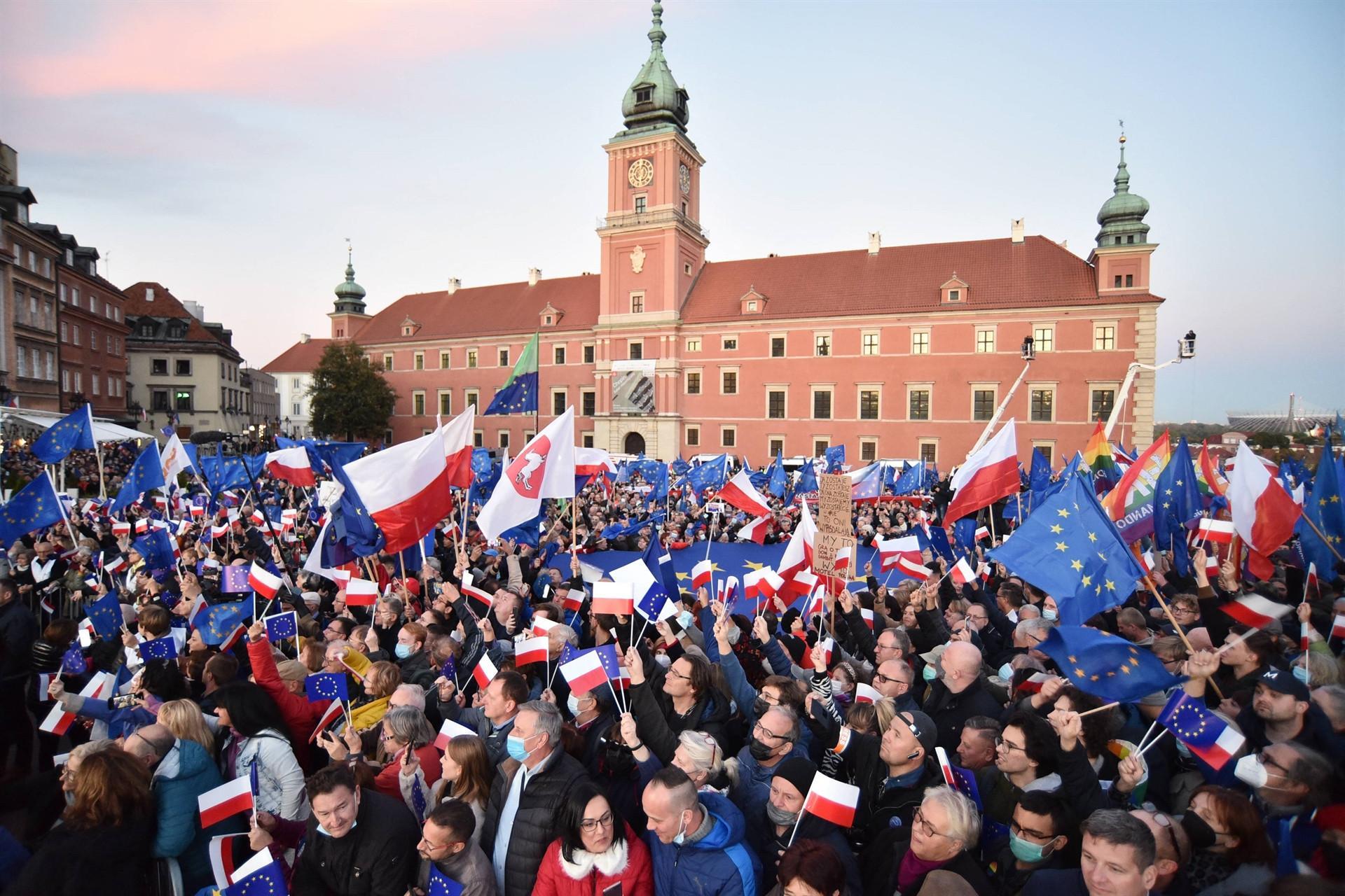 Polexit fears spark large pro-EU protests across Poland