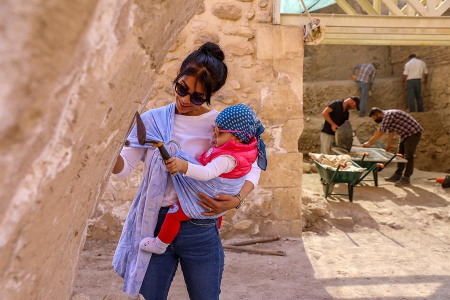 Archaeologist couple’s baby witnesses excavation at historical castle