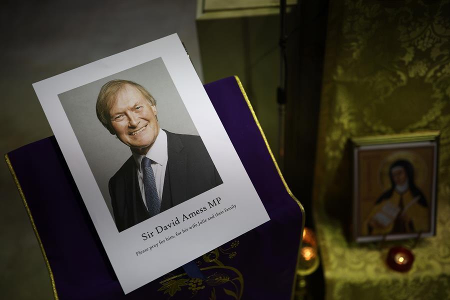 UK counterterror officers lead probe in lawmaker’s slaying