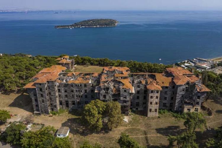 Experts gather to examine deteriorated Greek Orphanage on Istanbul island