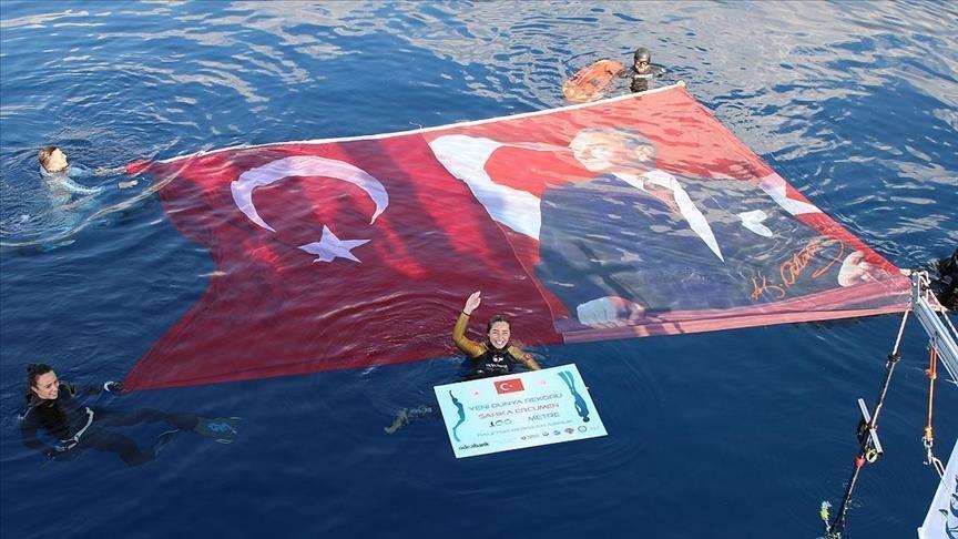 Turkish diver Şahika Ercümen breaks world record in Antalya