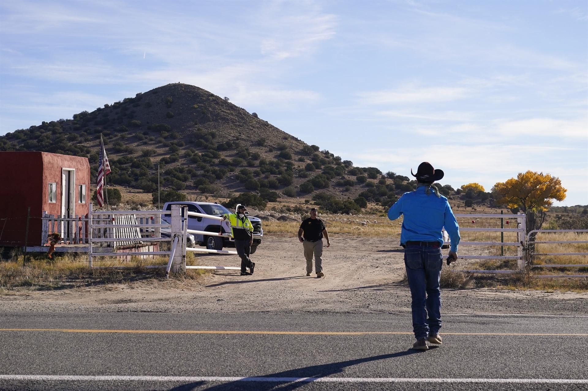 Stars stunned by mismanaged set in fatal prop-gun shooting