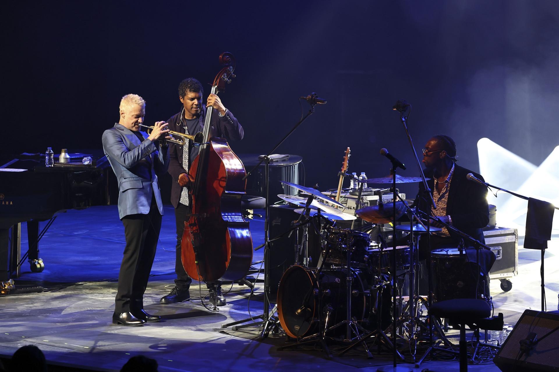 Chris Botti performs at AKM