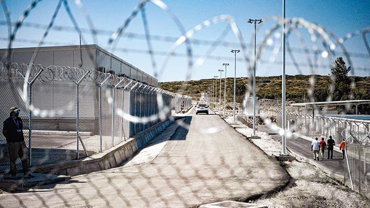 Refugees live in appalling conditions on Lesbos: Journalist