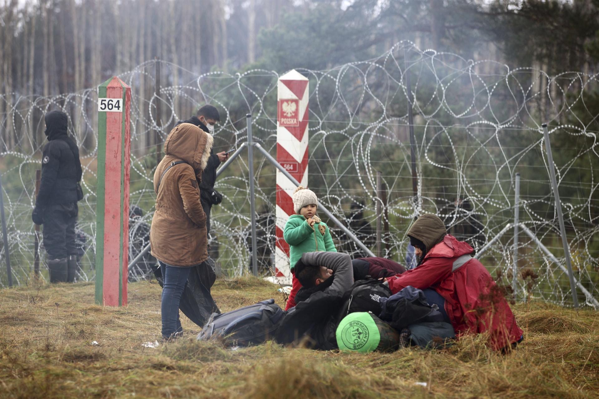 Poland blocks migrants at Belarus border, warns of armed escalation
