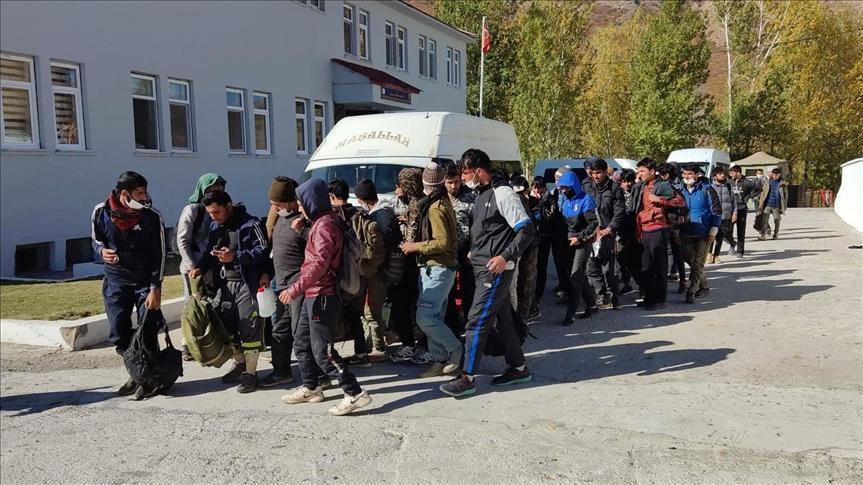 Turkish, Serbian police hold 125 irregular migrants at Croatia border